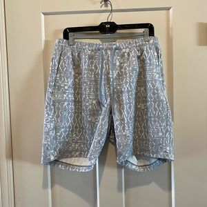 Men’s Lululemon Bowline 8” Shorts Large